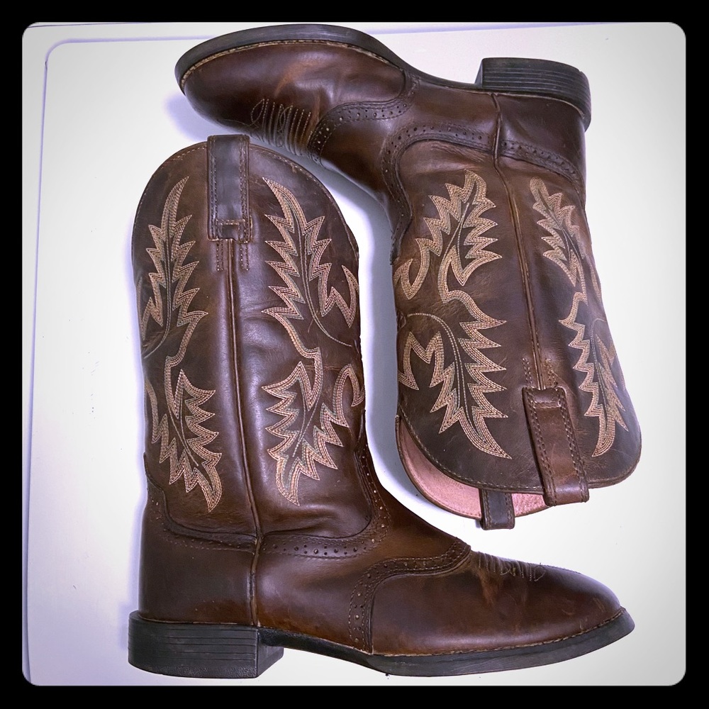 Ariat Brown Leather Western Heeled Boots with Tan Stitching